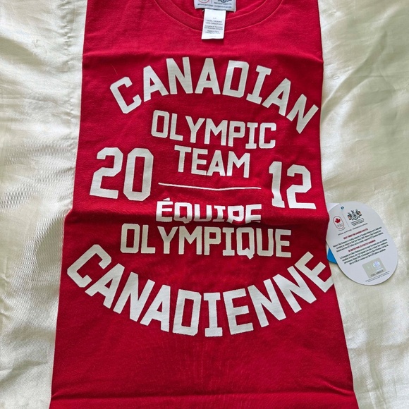 OLYMPICS OFFICIAL 2012 CDN TEAM T-SHIRT, RED & WHITE, COLOUR EMBROIDERY, HOLOGRA - Picture 2 of 7